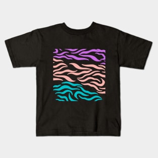 Violet Pink Blue Wavy pattern in Blck Kids T-Shirt